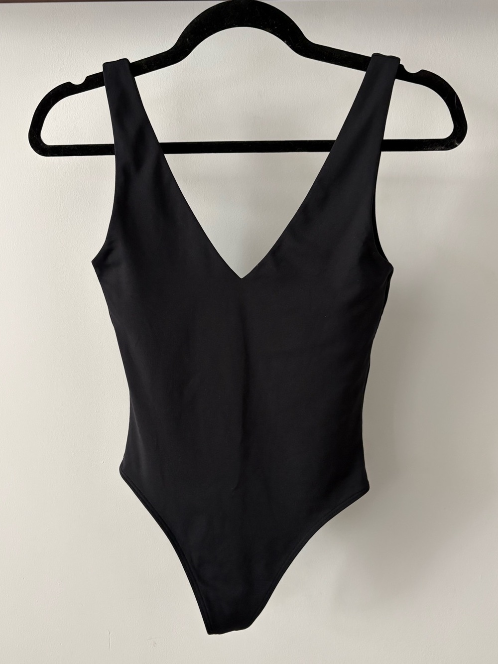 Aritzia Babaton Black Contour V-Neck Bodysuit - Size XS - Picture 2 of 5